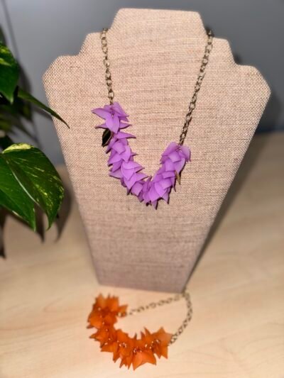 COLLAR DE ACERO CON PETALOS
