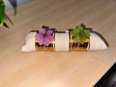 BRAZALETE DE ACERO Y PETALOS